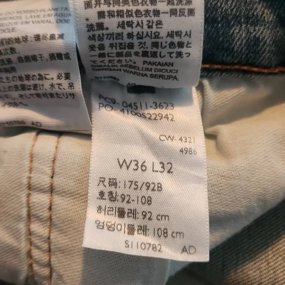 Levi Strauss & Co Men's Size 36x32 Light Rinse Relaxed Jeans